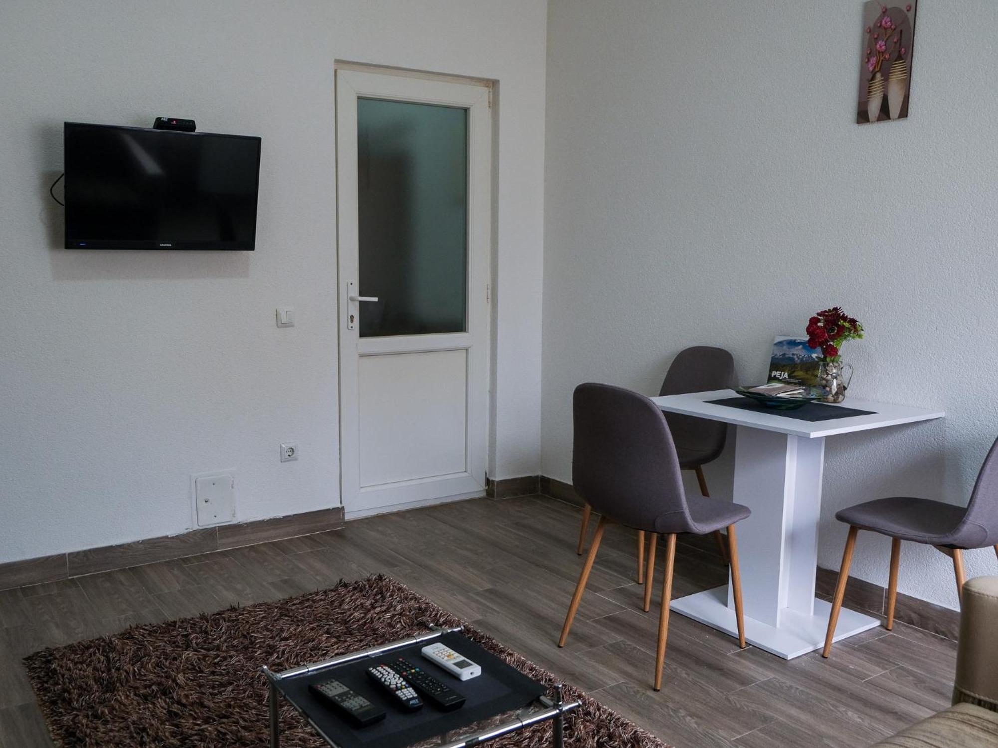 Cozy Spacious Apartment Peja Kültér fotó
